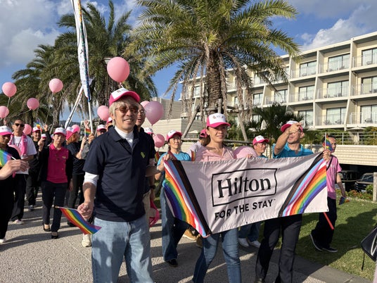 沖縄6軒のヒルトンが、「ピンクドット沖縄 2025」に参加!パレード行進を通して、誰もが自分らしく生きられる社会の実現を後押し。 沖縄6軒のヒルトンが、「ピンクドット沖縄 2025」に参加!パレード行進を通して、誰もが自分らしく生きられる社会の実現を後押し。