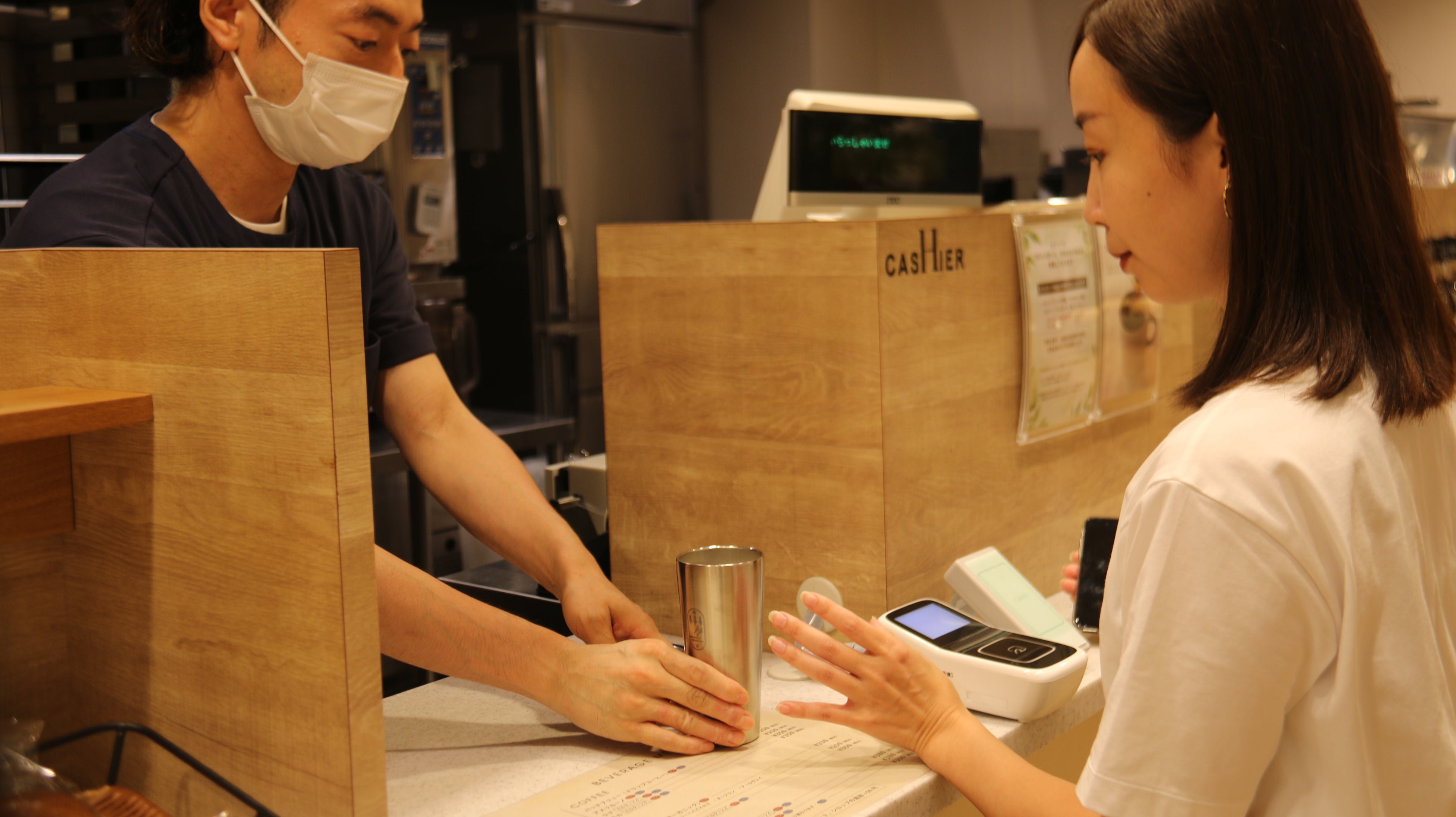 カフェ店舗での容器シェアリングサービスの利用イメージ