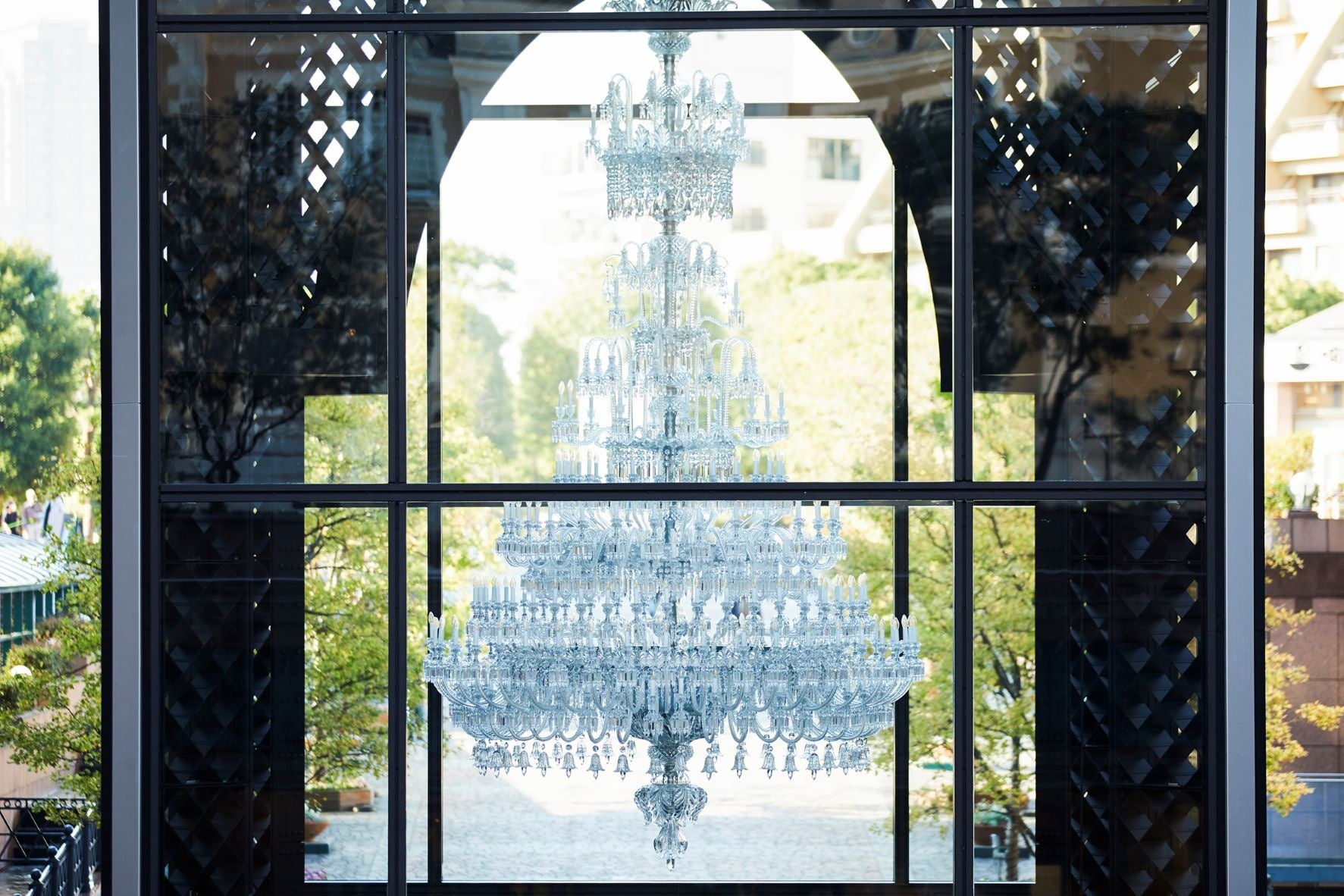 Baccarat ETERNAL LIGHTS-歓びのかたち-」世界最大級のバカラ