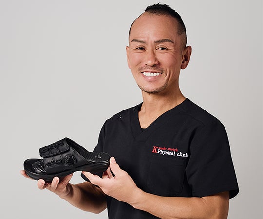 シリーズ累計60万足突破!兼子ただし開発のストレッチサンダルが シリーズ累計60万足突破!兼子ただし開発のストレッチサンダルが