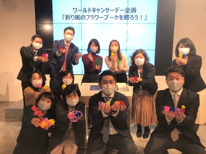 ▲ワールドキャンサーデーに合わせ、小児病棟の子ども達へ折り紙フラワーブーケを贈る活動を実施