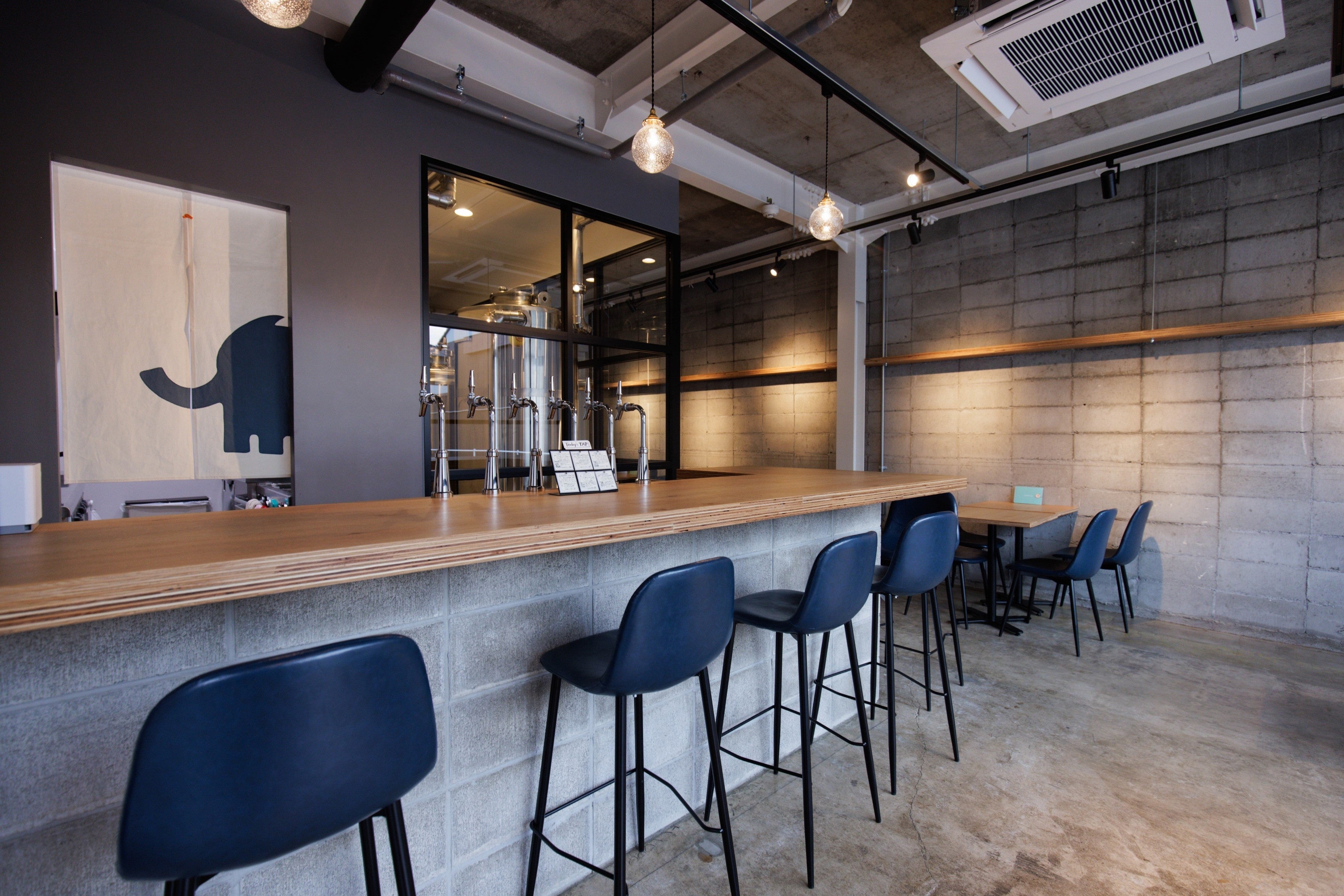 ▲ビアタップ6基を配置したカウンター