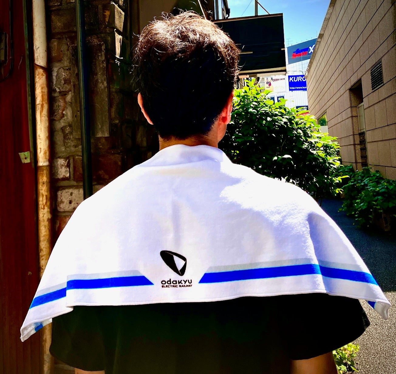 肩にかけてヘルメット風