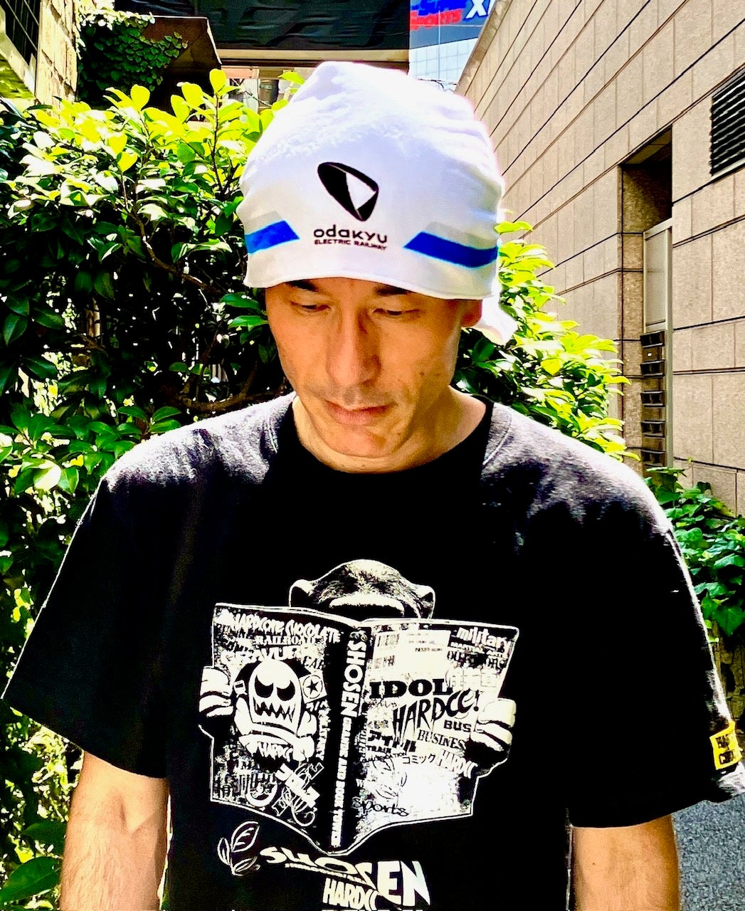 頭に巻いてヘルメット風