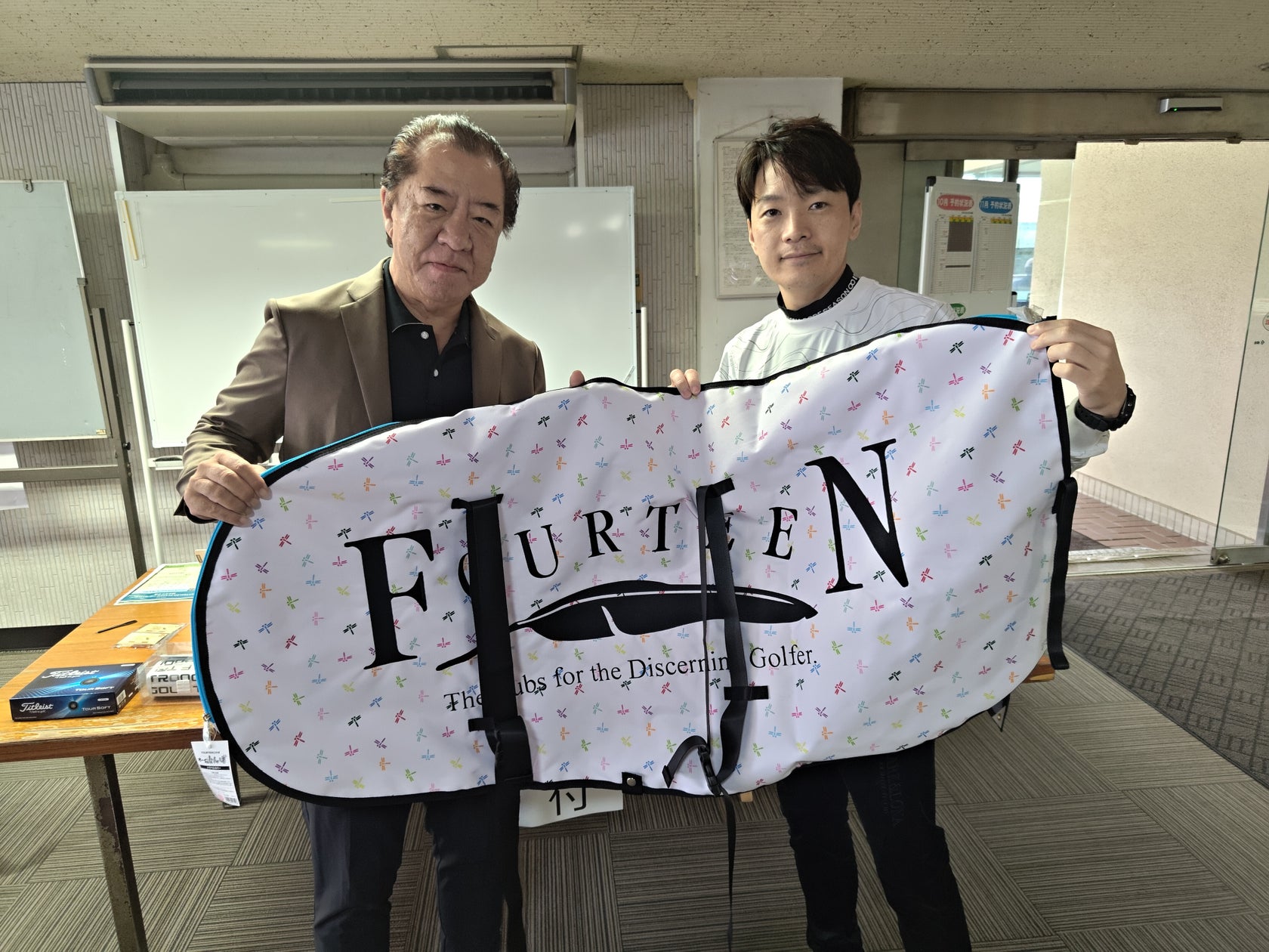 「ゴルフ」×「ドローン」でまるで”全英オープン”!?PUTTSALON TOKYOが新たなゴルフ体験を提供 | AMBRA株式会社のプレスリリース