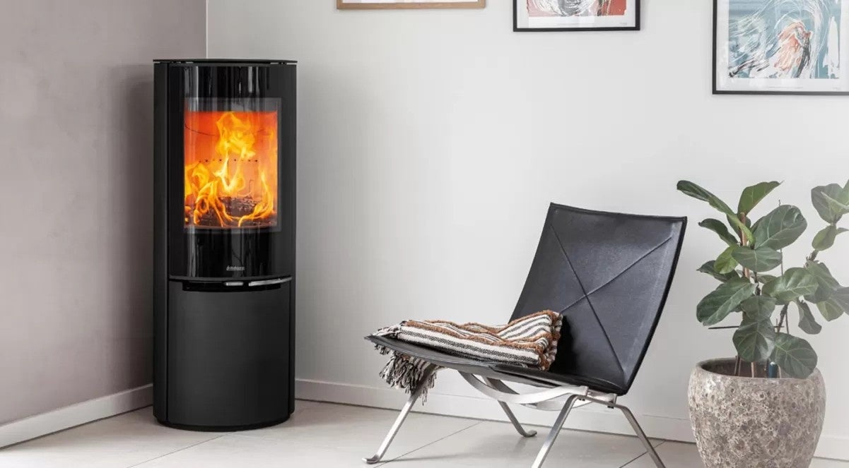 薪とペレット兼用の次世代型「ハイブリッドストーブ」の国内本格販売