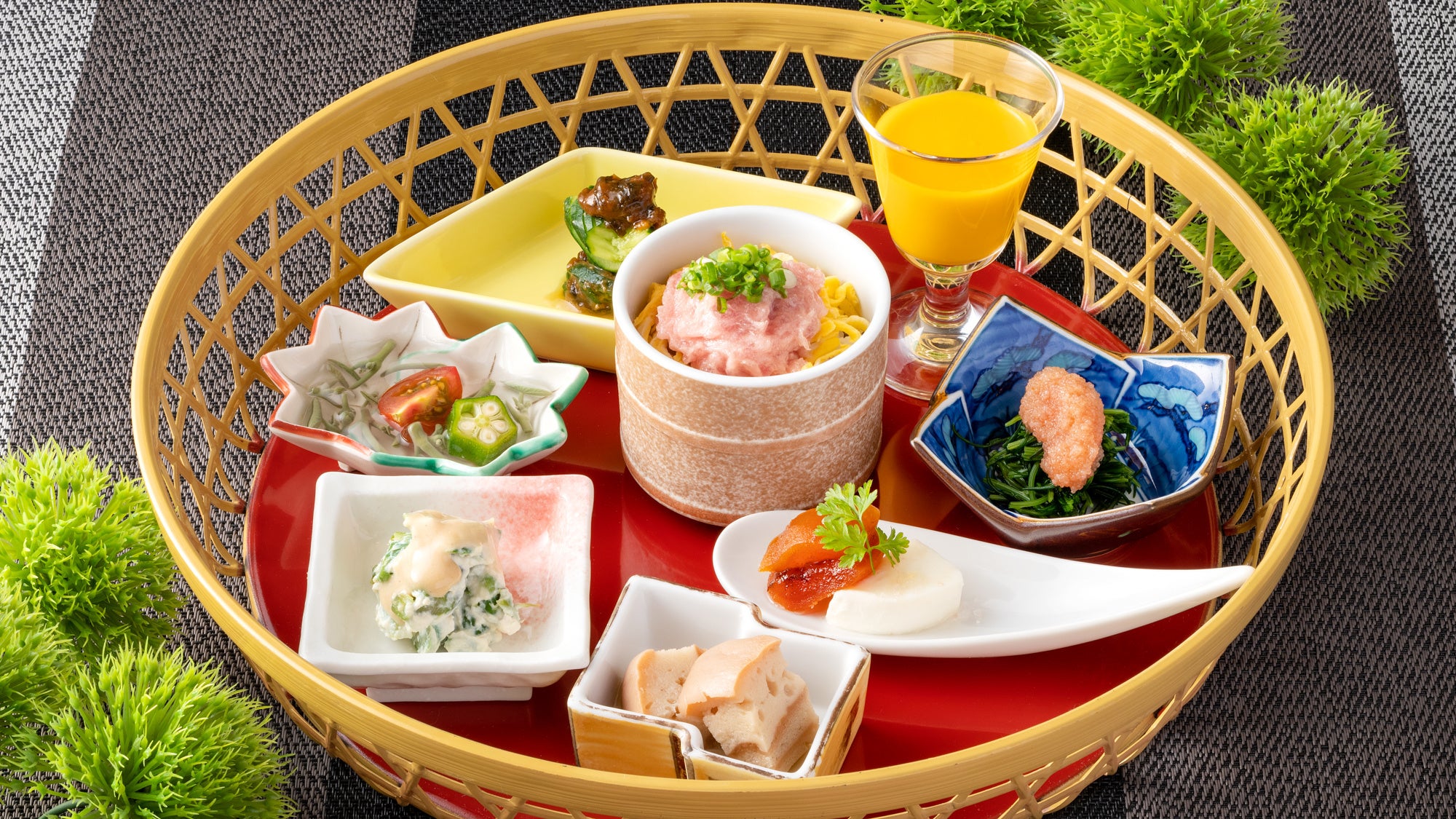 懐石小鉢の花かご