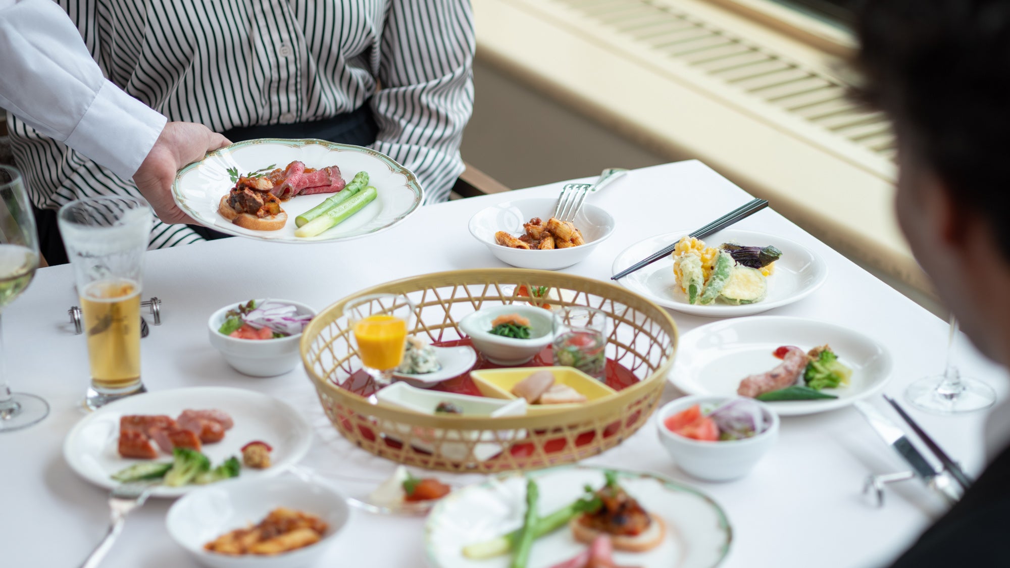 季節のメインのひとさらとビュッフェ