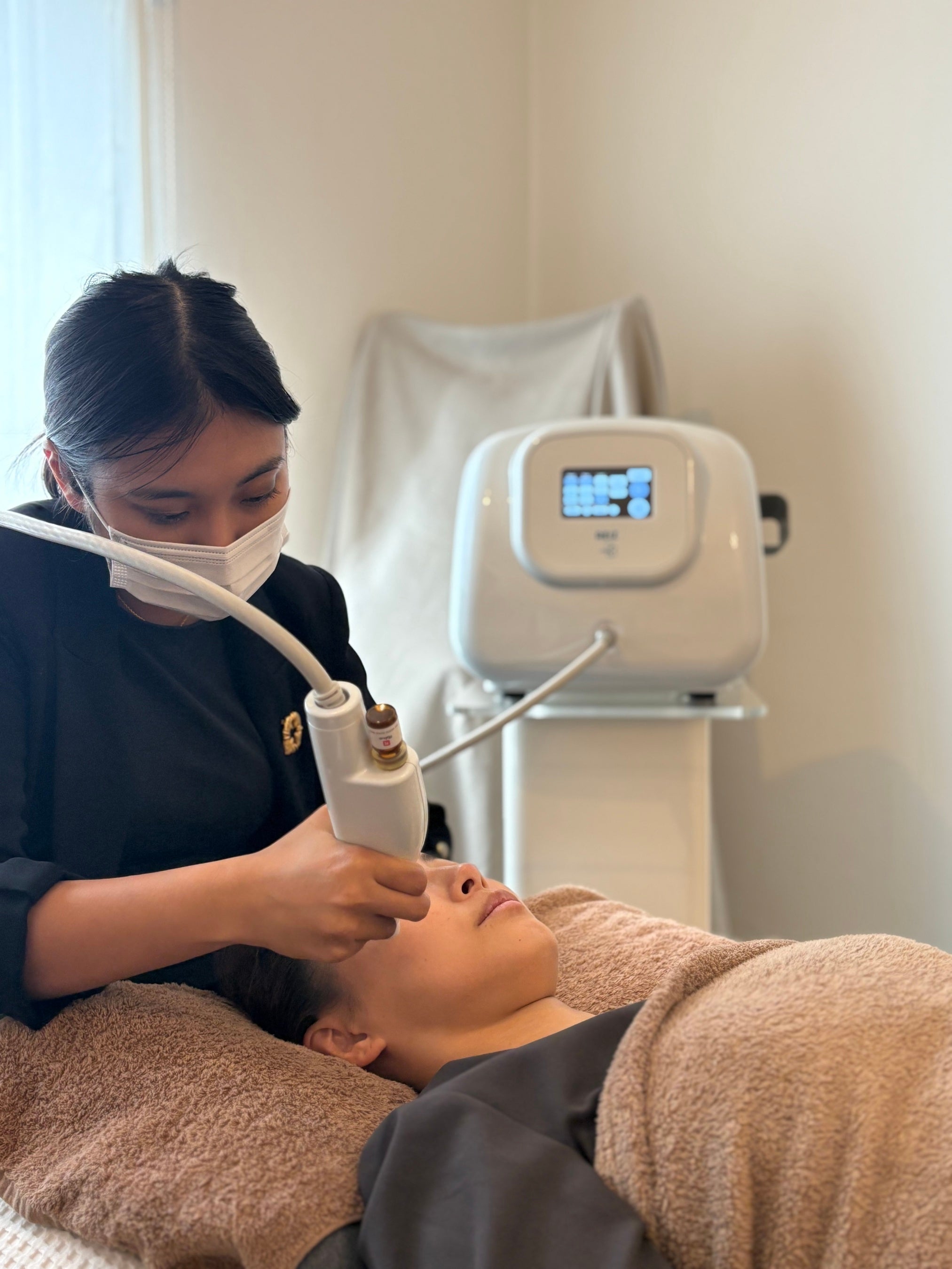 ニードルレスインジェクター　REIZ [ライツ] 元タカラジェンヌ・空乃みゆさんが「ニードルレスインジェクター