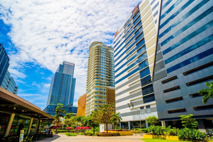 校舎と学生寮のあるITパーク