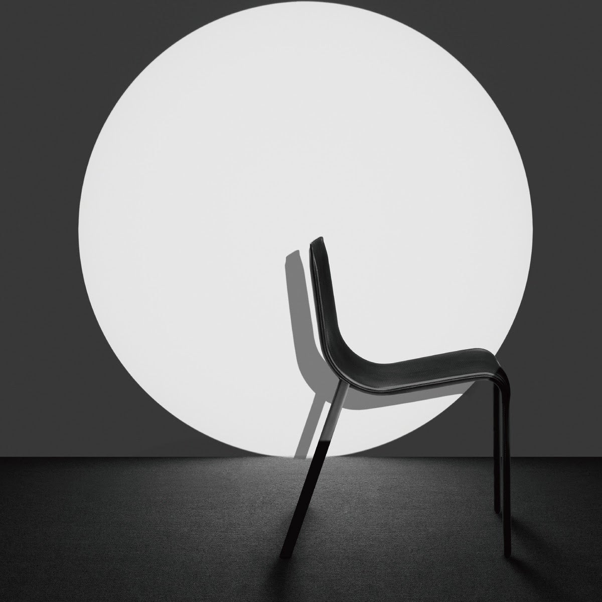 ＜Mjna (ミーナ)＞