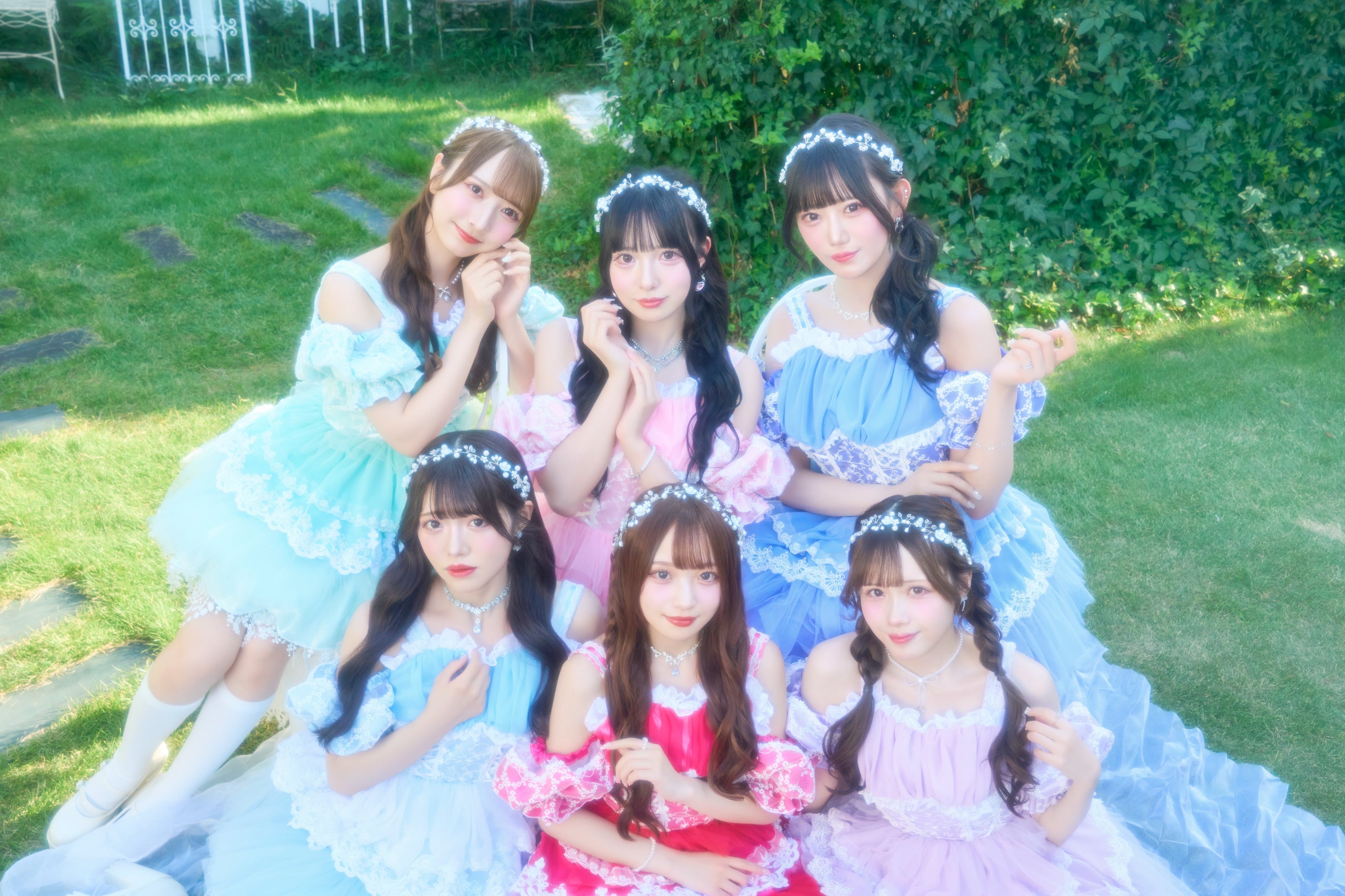 LilyS/ash定期公演vol.8開催決定！新曲初披露＆モノクロ衣装で魅せる