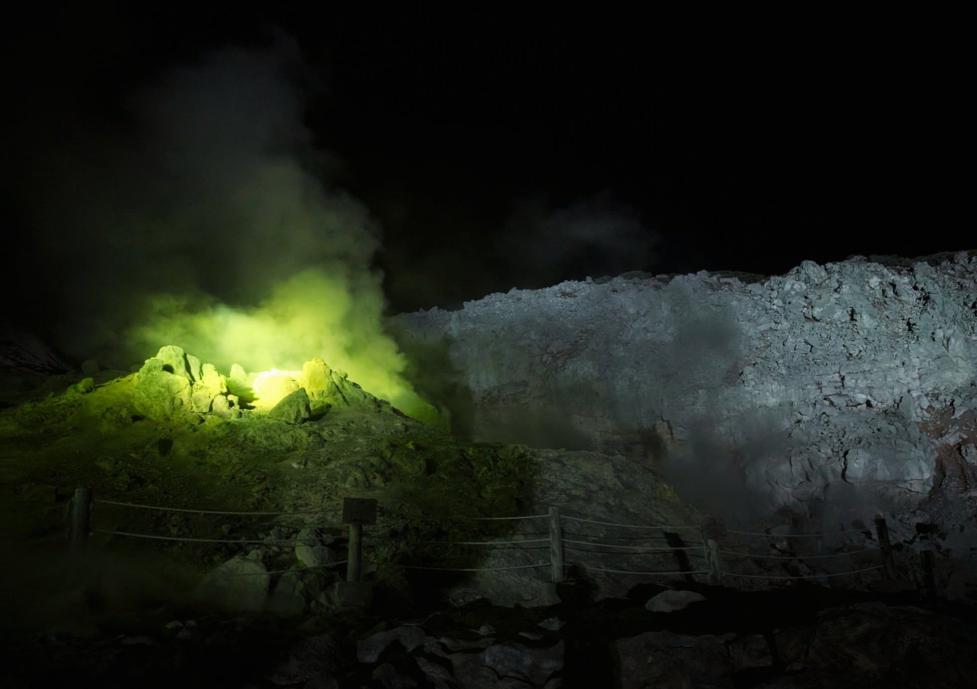 【北海道・弟子屈町】硫黄山ライトアップ開催中!