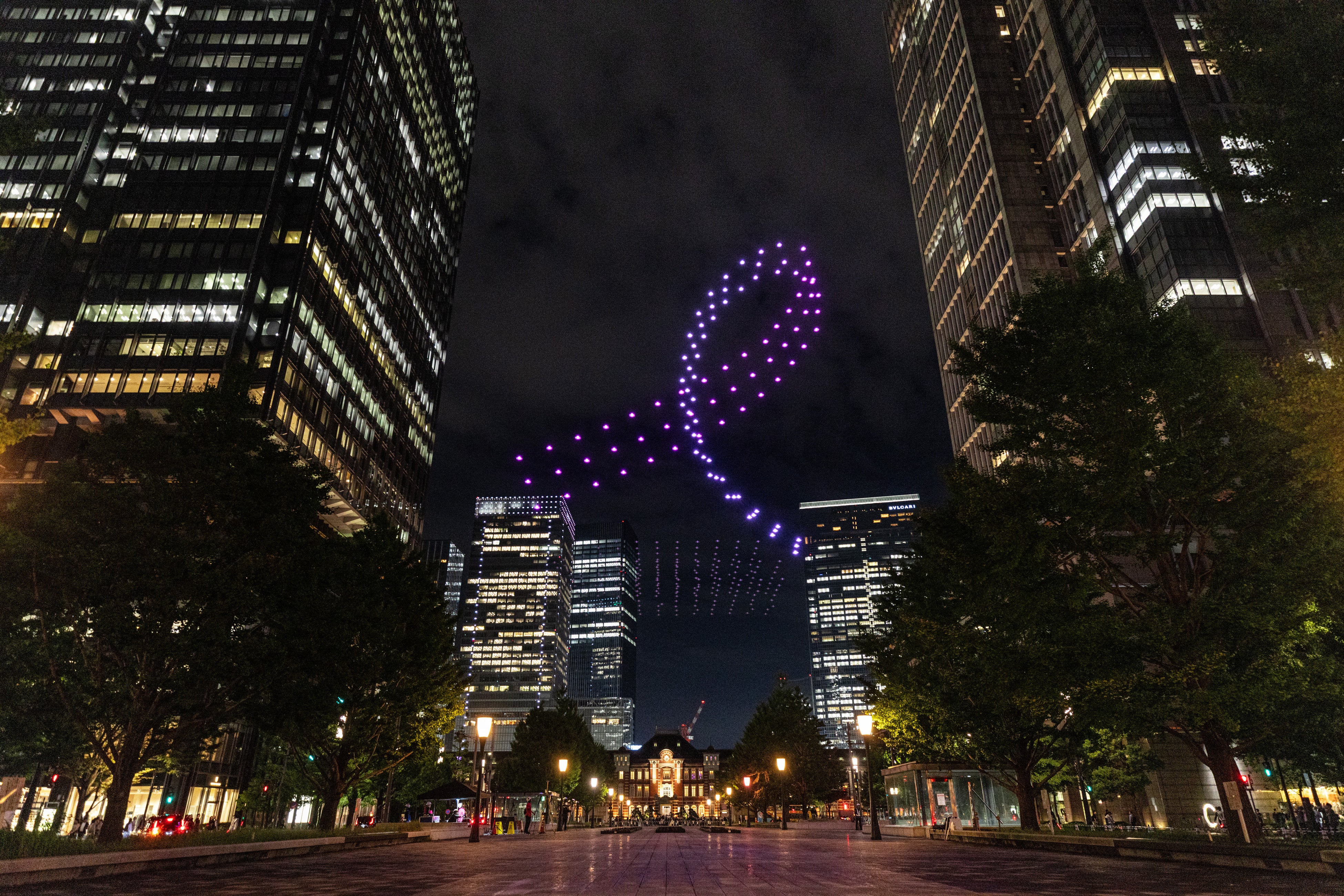 「乳がんのない世界へ 2025」で、東京駅前の行幸通りと音羽山 清水寺にて実施したドローンショーに特別協力