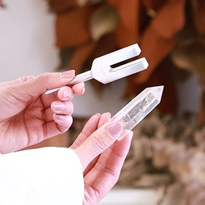 Andall ｜アンダル】4096Hzの澄んだ音が響く “クリスタルチューナー”新