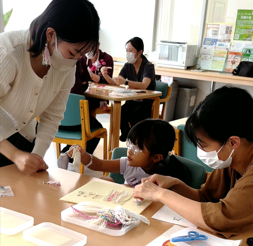 入院中の子どもたちに笑顔を届ける！久留米大学病院で「マイヤリング® 寄贈＆制作ワークショップ」を開催