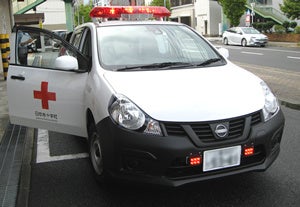 寄贈した保冷庫付献血運搬車