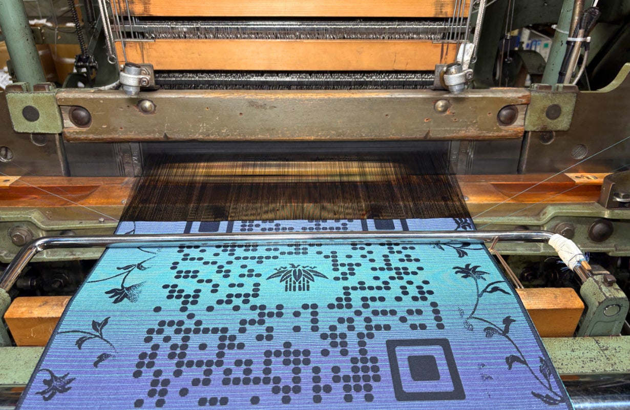 読み取りが楽しくなる西陣織のQRコードアートフレームを開発 | 木村