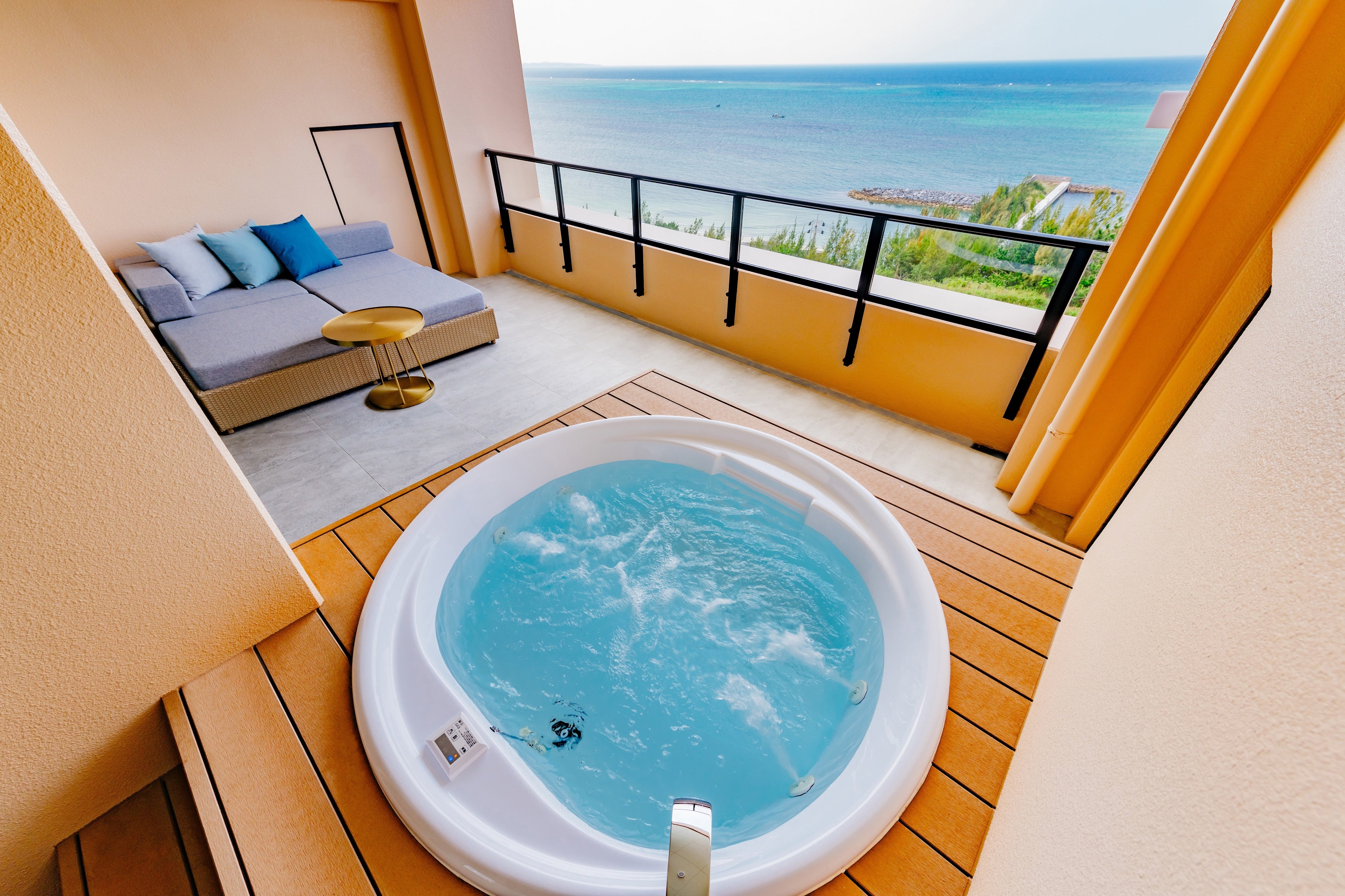 全室屋外ジェットバス＆デイベッド付き