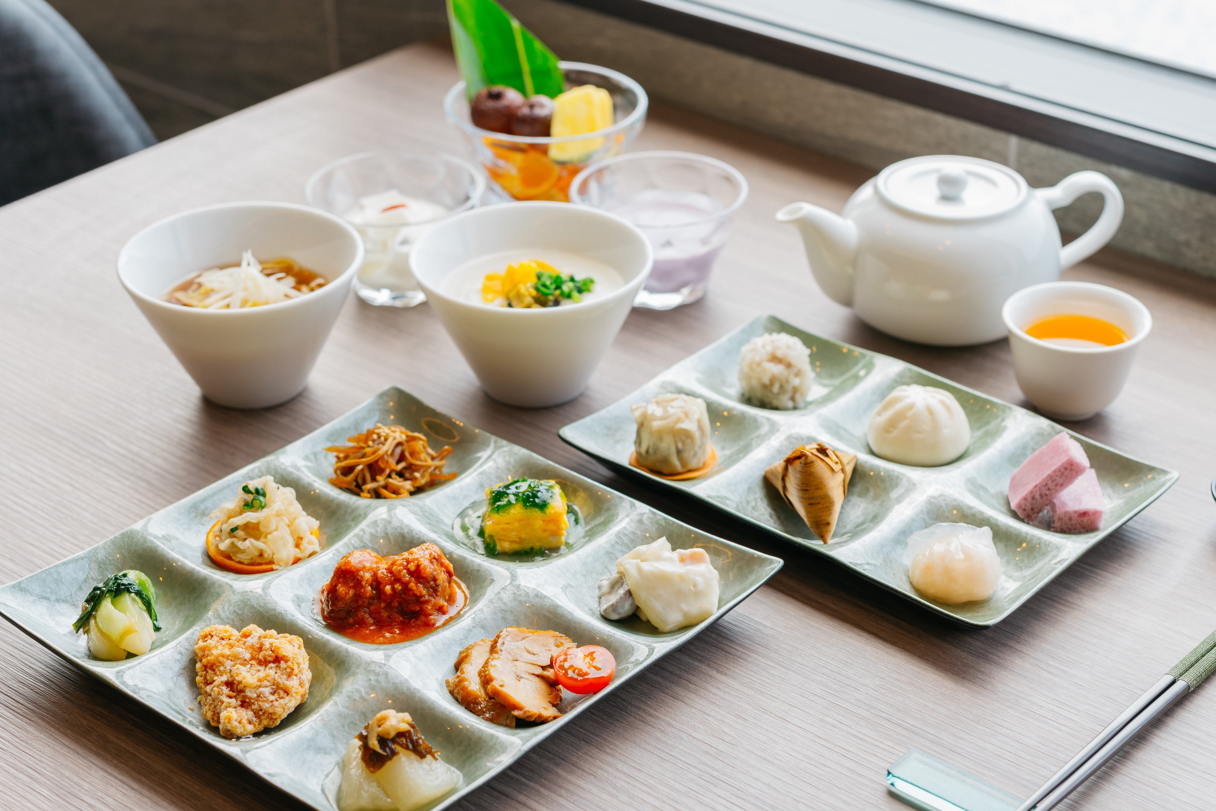 中国粥と飲茶等、冷菜・温菜を取り揃えた中国料理の朝食ブッフェ