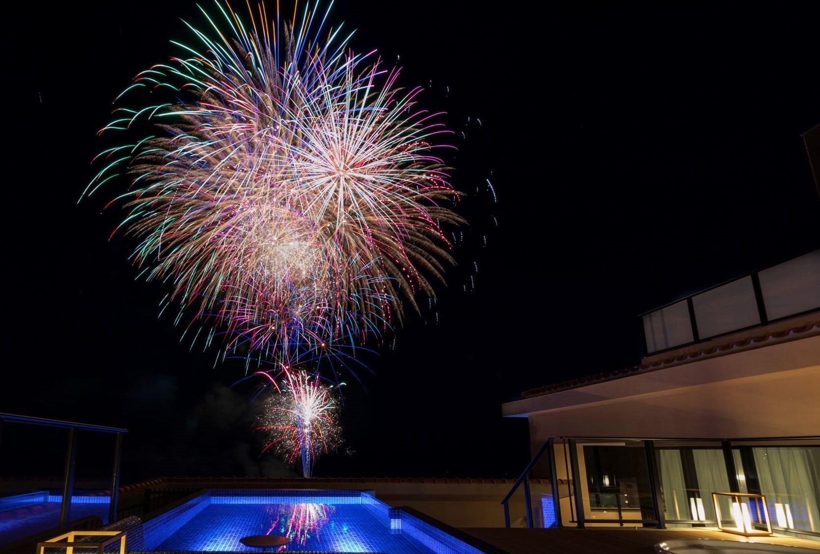 お部屋からも花火をご覧いただけます。