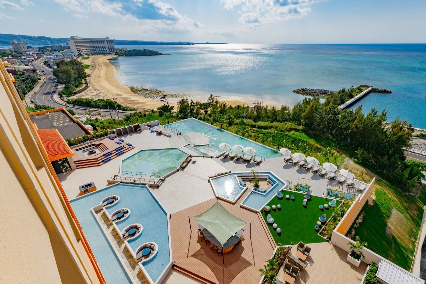 屋外エンターテインメントスペース「AQUA TERRACE」