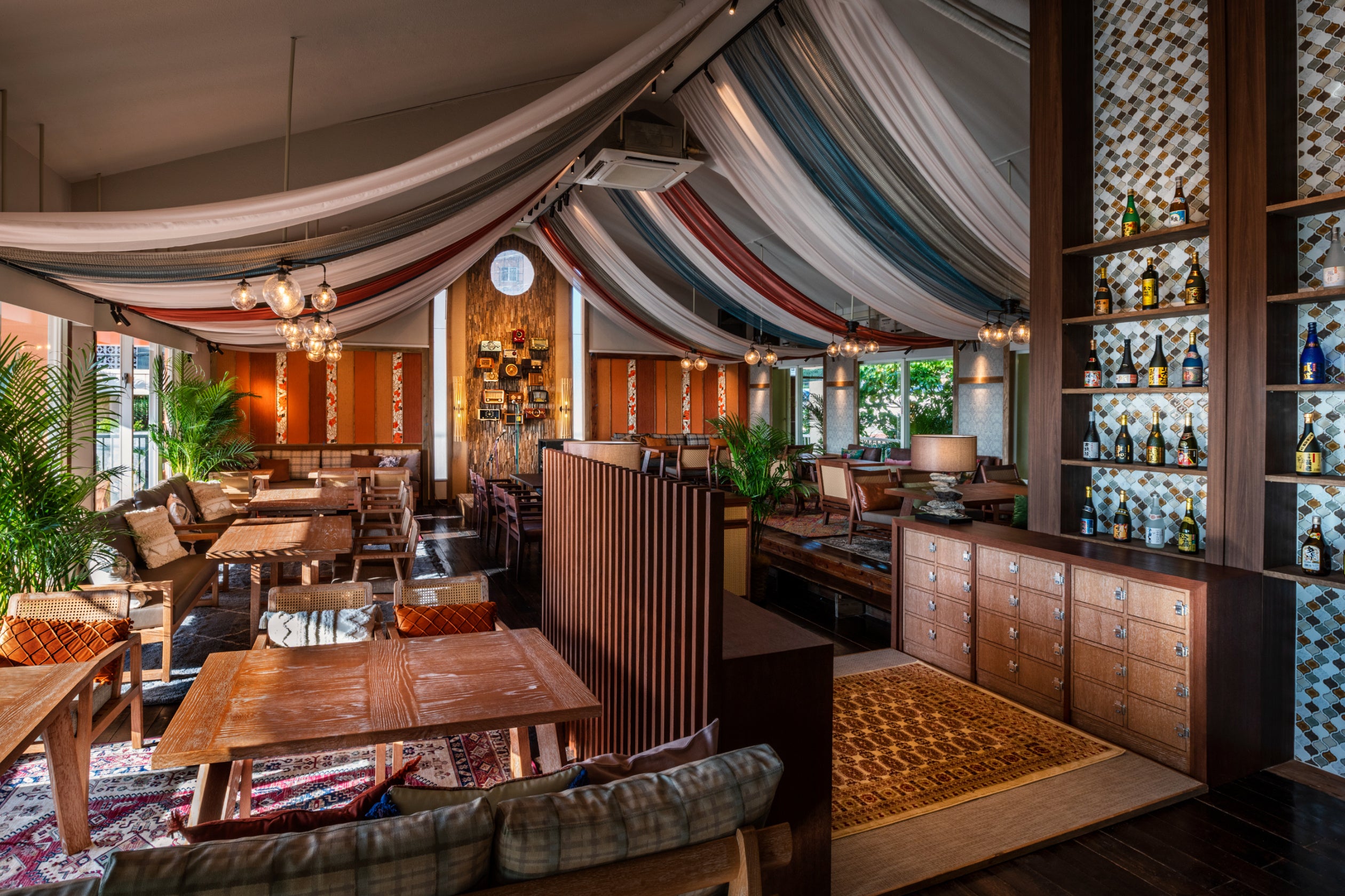 10月6日に１周年を迎えた「沖縄炭火料理店 うむさんの庭」