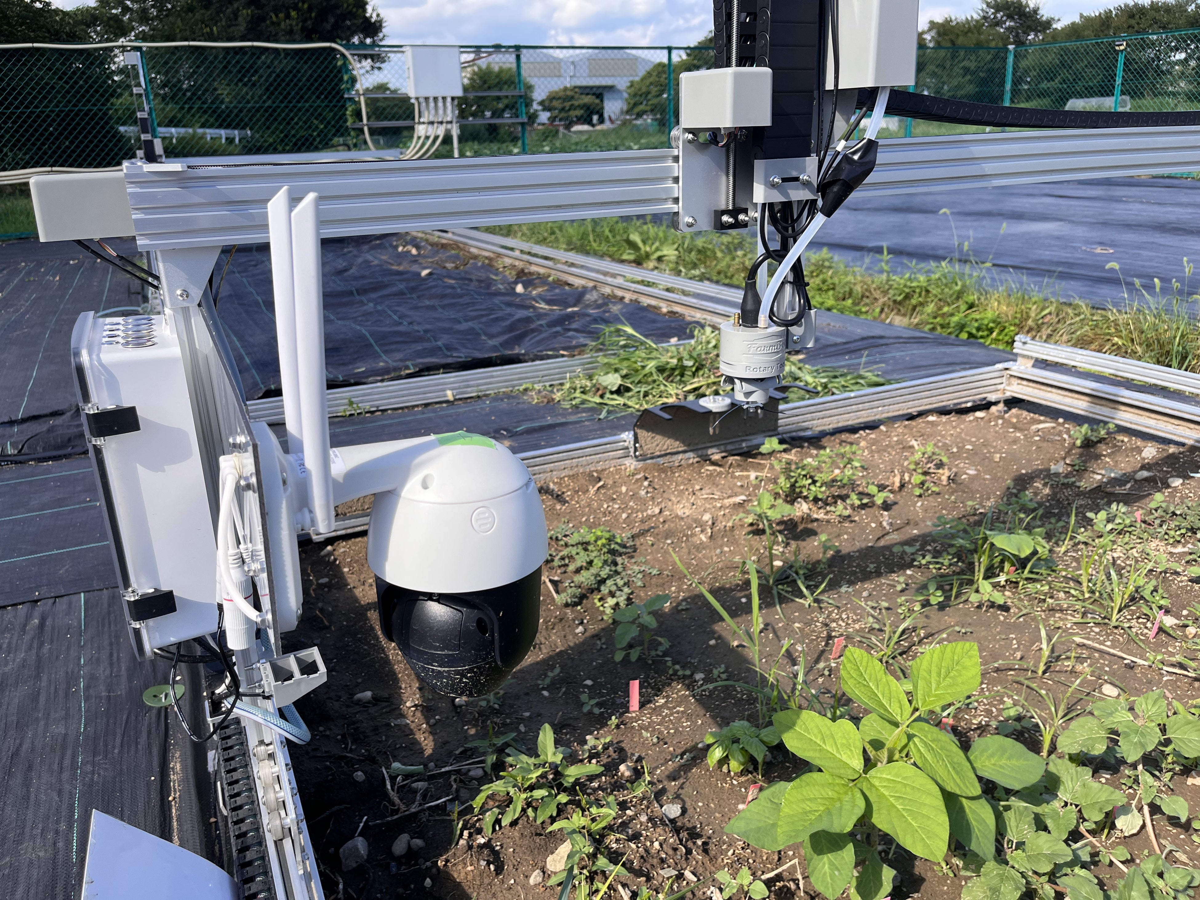 畑に設置されたファームボット