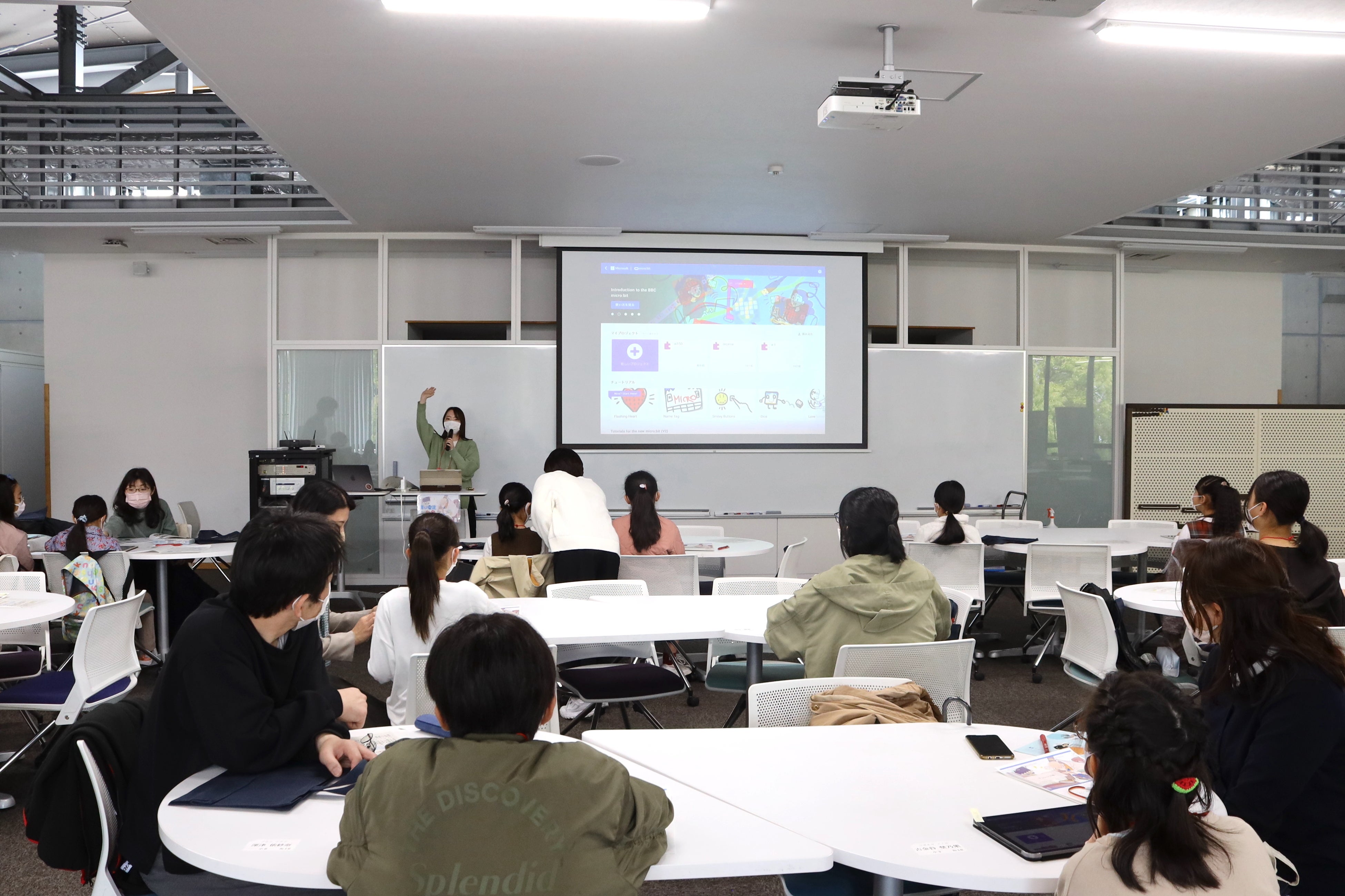 無線やmicrobitについて学ぶ様子