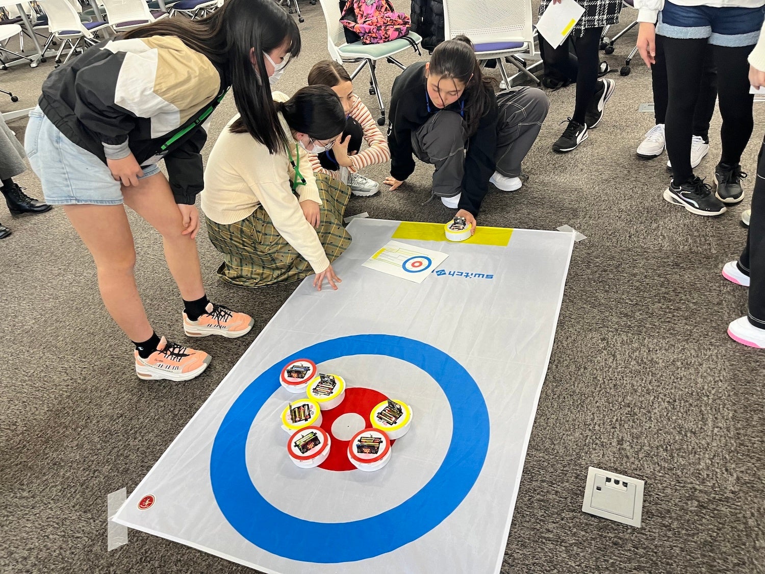 ロボットが動く最適なルートをチームで試行錯誤