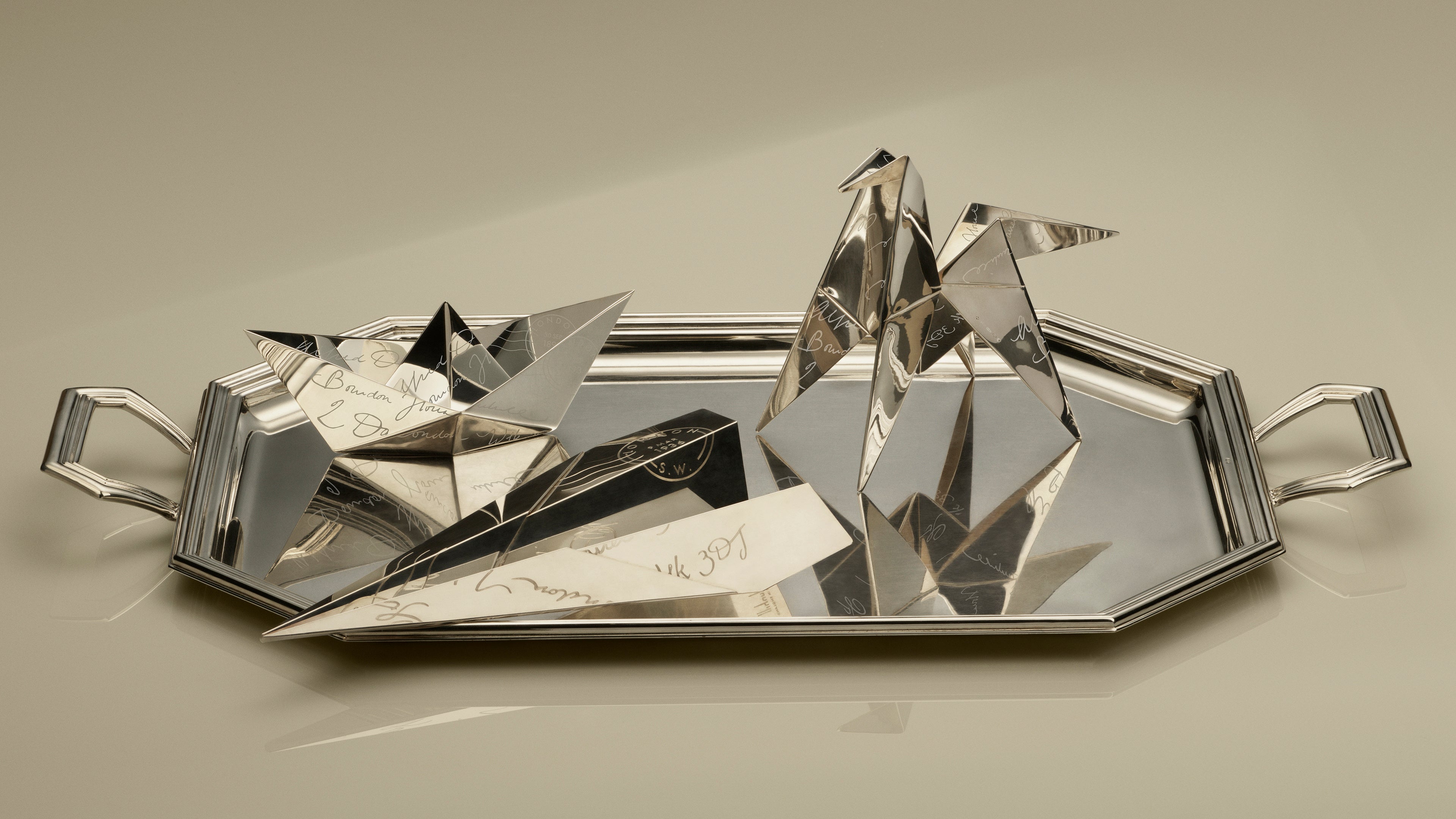 ダンヒルが贈るギフトコレクション | リシュモンジャパン合同会社の