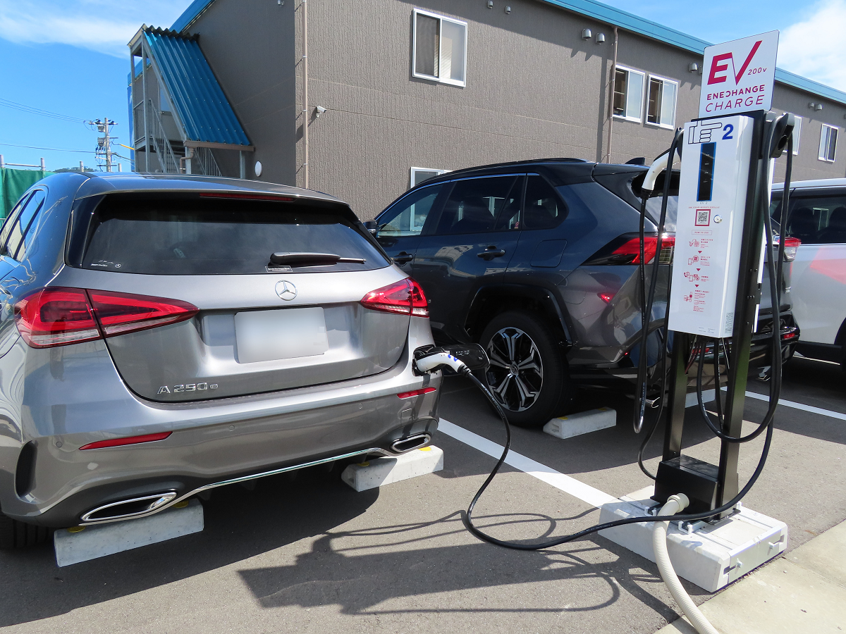 宮城県気仙沼市のみらい造船に設置された「エネチェンジEVチャージ」の充電スタンド