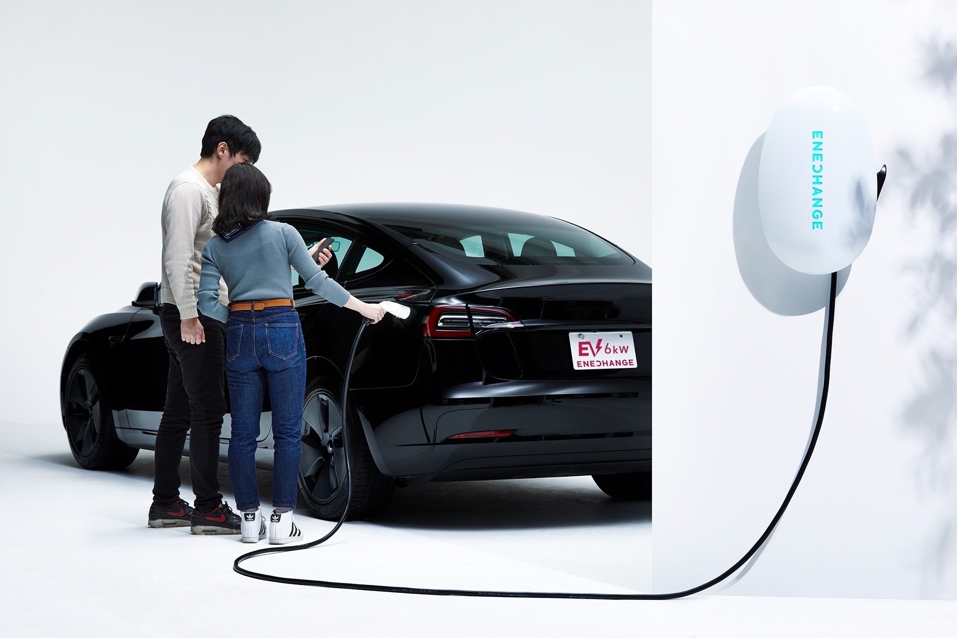 マンション向けのEV充電器「チャージ3」(壁掛け・6.0kW)