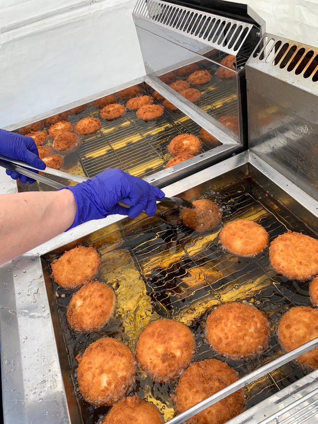 店舗で1日1000個も売れるカレーパンと同じ生地・フィリングを使用