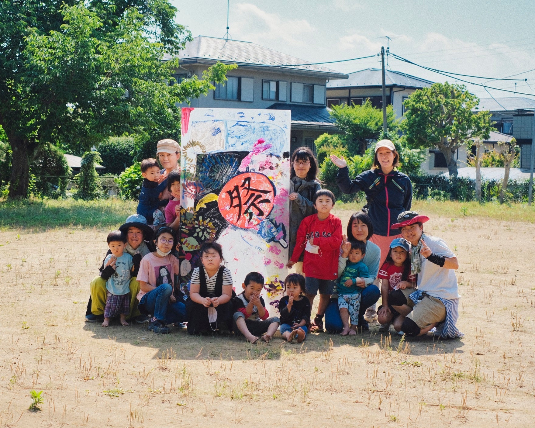 小学校、NPO、飲食店など様々な団体が制作したアートパネル