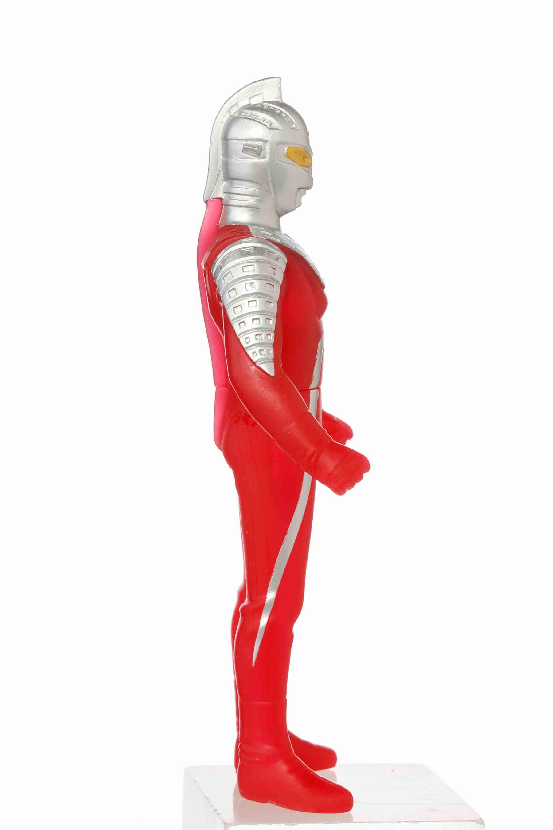 アイスラッガーの首すじ部分も、しっかり塗り分けられています