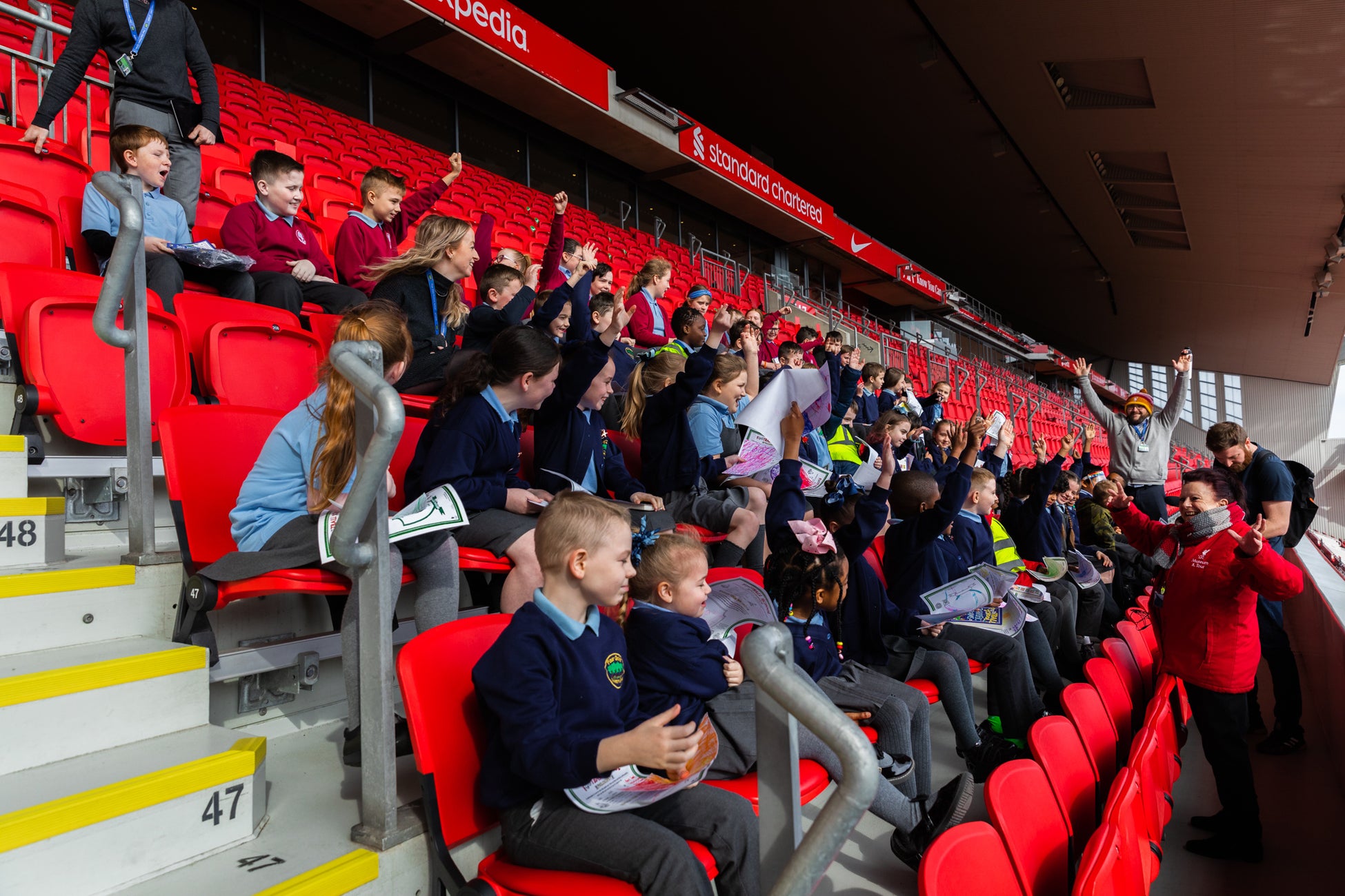 講談社が英国リバプールfcのスタジアム アンフィールドで読書イベントを開催 南野拓実選手コメントあり 株式会社講談社のプレスリリース 講談社が英国リバプールfcのスタジアム アンフィールドで読書イベントを開催 南野拓実選手コメントあり 株式会社講談社のプレスリリース