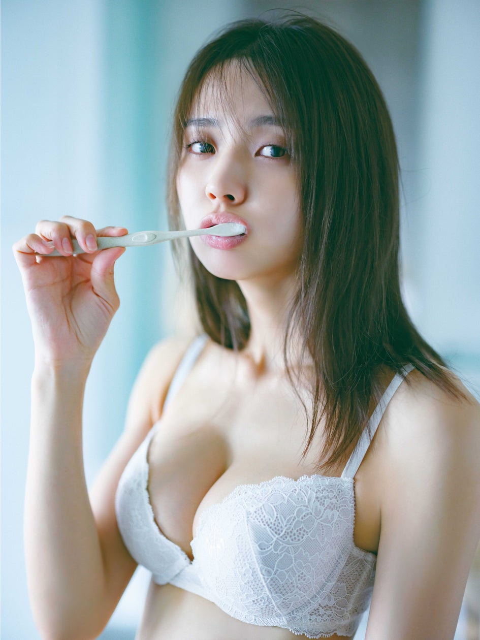 白い下着姿の女子高生の画像