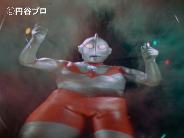 ↑ ウルトラマンの初登場シーンはハヤタとの対話場面だった。