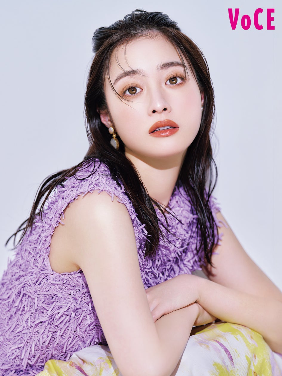 橋本環奈 顔アップ の秘訣とは? 愛犬との誌上初公開カットも♡ VOCE3月号は1月22日(月)発売! |  株式会社講談社のプレスリリース
