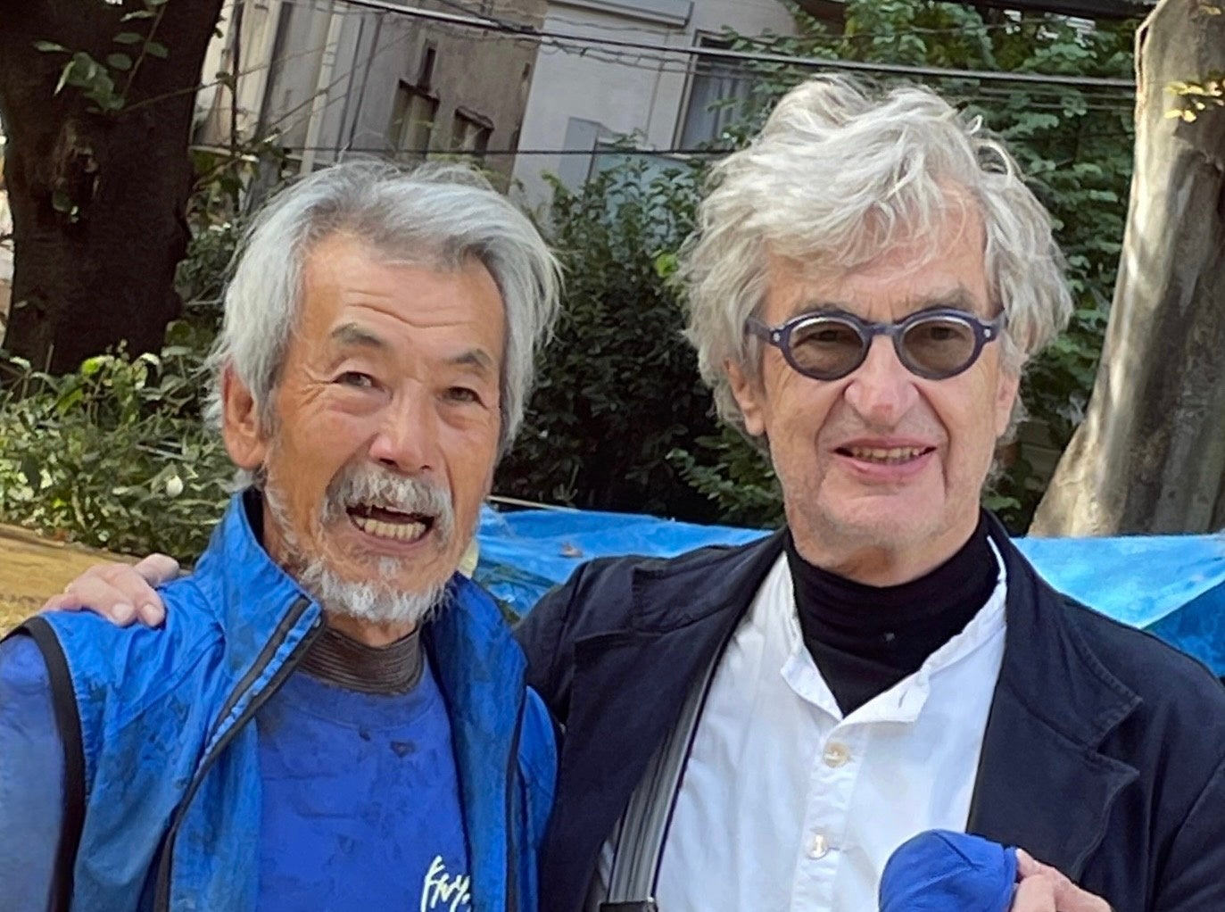 『PERFECT DAYS』田中泯さん撮影初日、監督ヴィム・ヴェンダース氏(右)と