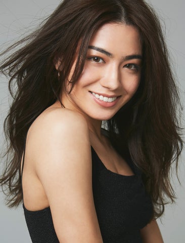 モデルギャビー、1st写真集で93cm美ヒップを大胆披露!Netflix出演も話題に!ブックファースト新宿店でサイン会開催 モデルギャビー、1st写真集で93cm美ヒップを大胆披露!Netflix出演も話題に!ブックファースト新宿店でサイン会開催