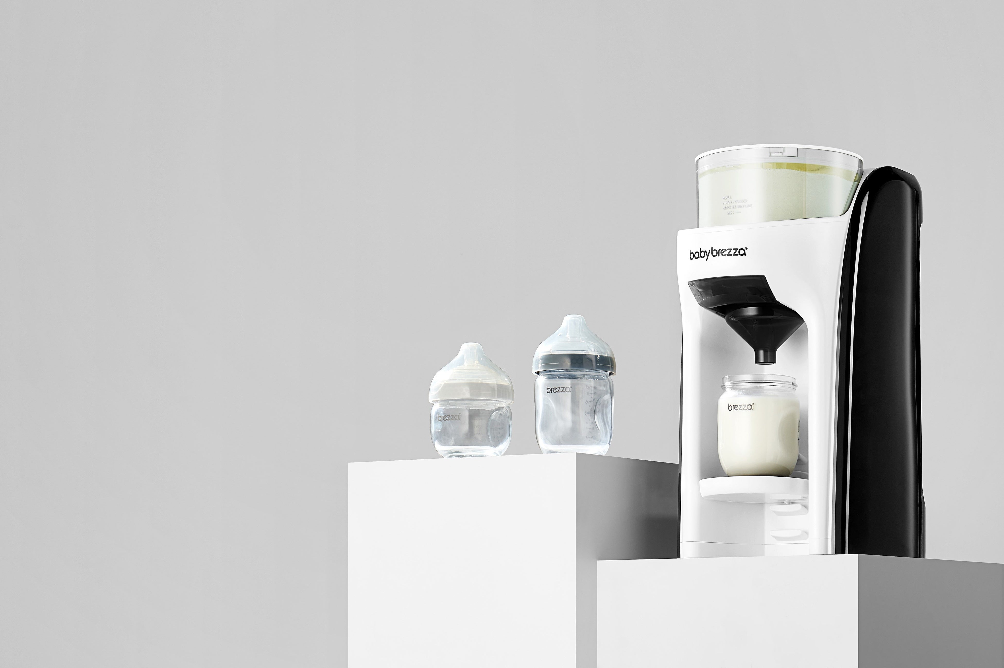 美品●babybrezza　ベビーブレッツァ Baby Brezza （ベビーブレッツァ） 自動ミルク調乳器ついに2025年11月4