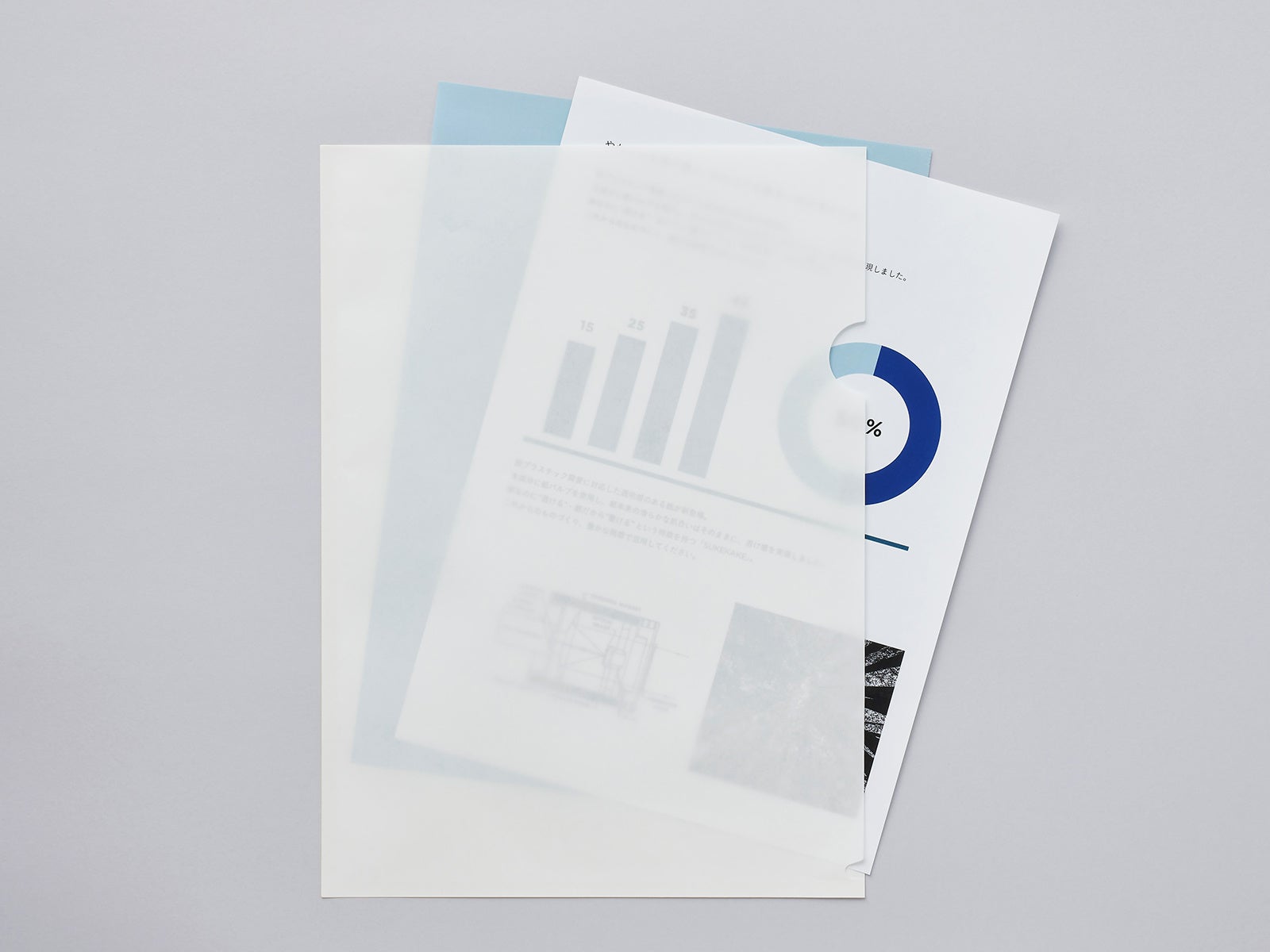 透明感や厚みを生かした紙製のファイル