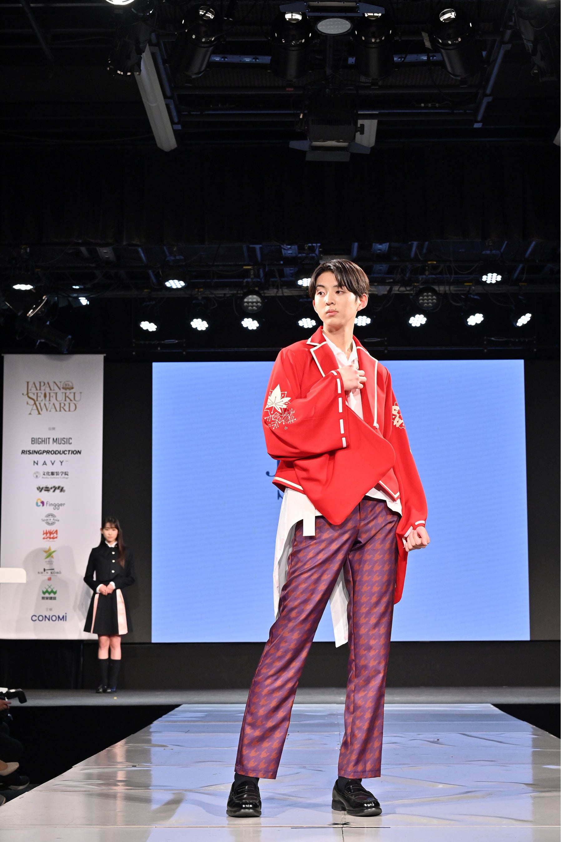 実際に制作した如月恋賞を着用した男子モデル