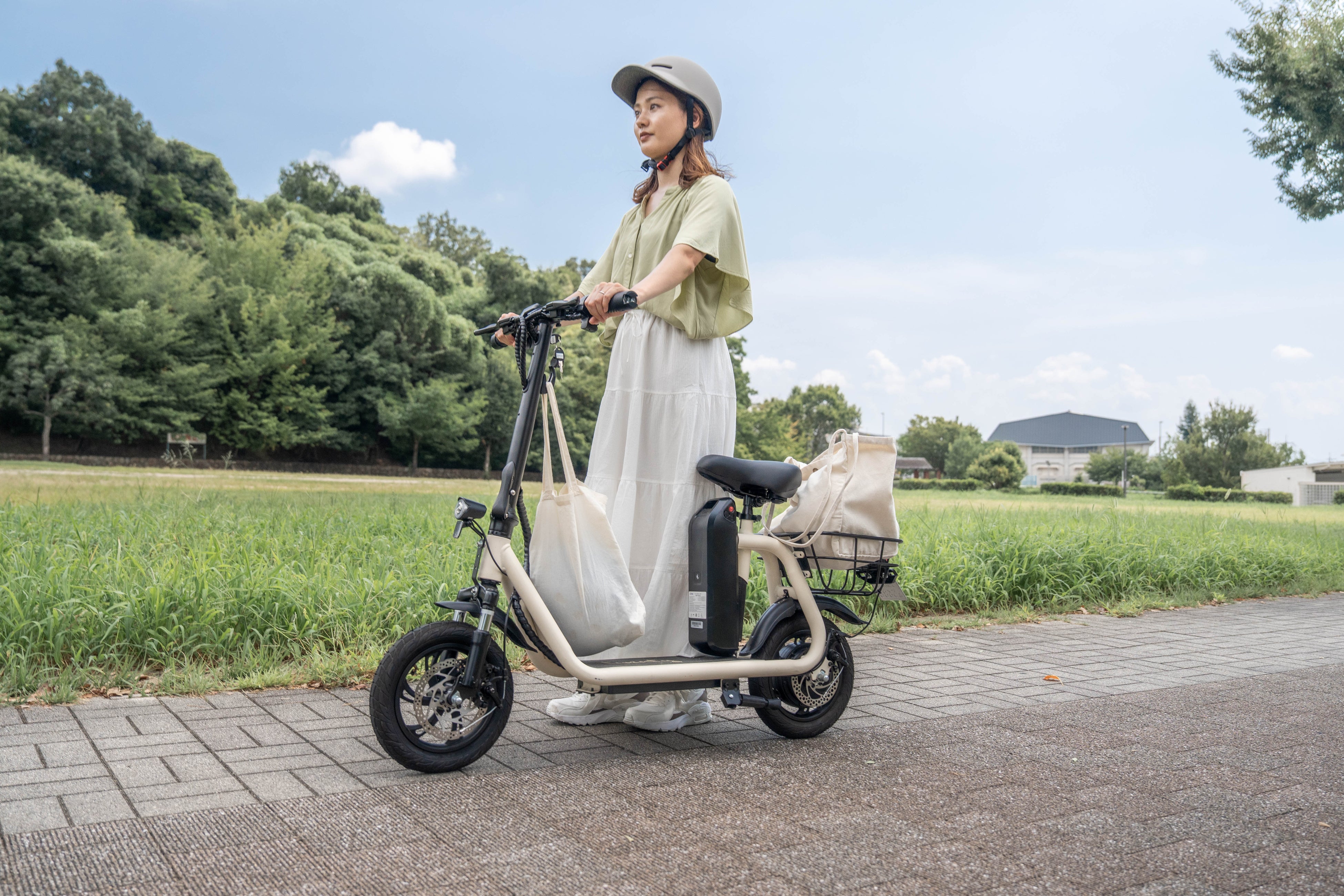 先行販売】坂道もスイスイ登れる、免許不要の特定小型原付