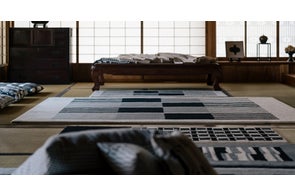 CHITEN SHOP、隠岐片麻岩の椅子とMALTOWAラグのコラボ展示を実施