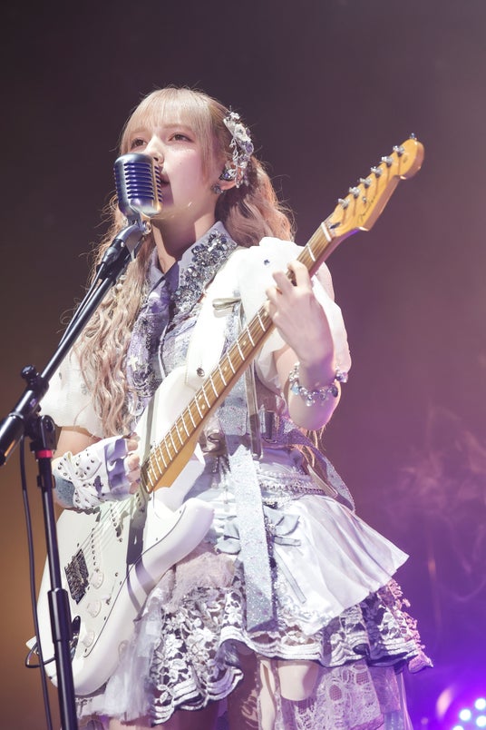 早瀬ノエルがシンガーとして初ソロワンマンライブを開催 超満員の会場で響かせた全身全霊の歌声 早瀬ノエルがシンガーとして初ソロワンマンライブを開催 超満員の会場で響かせた全身全霊の歌声