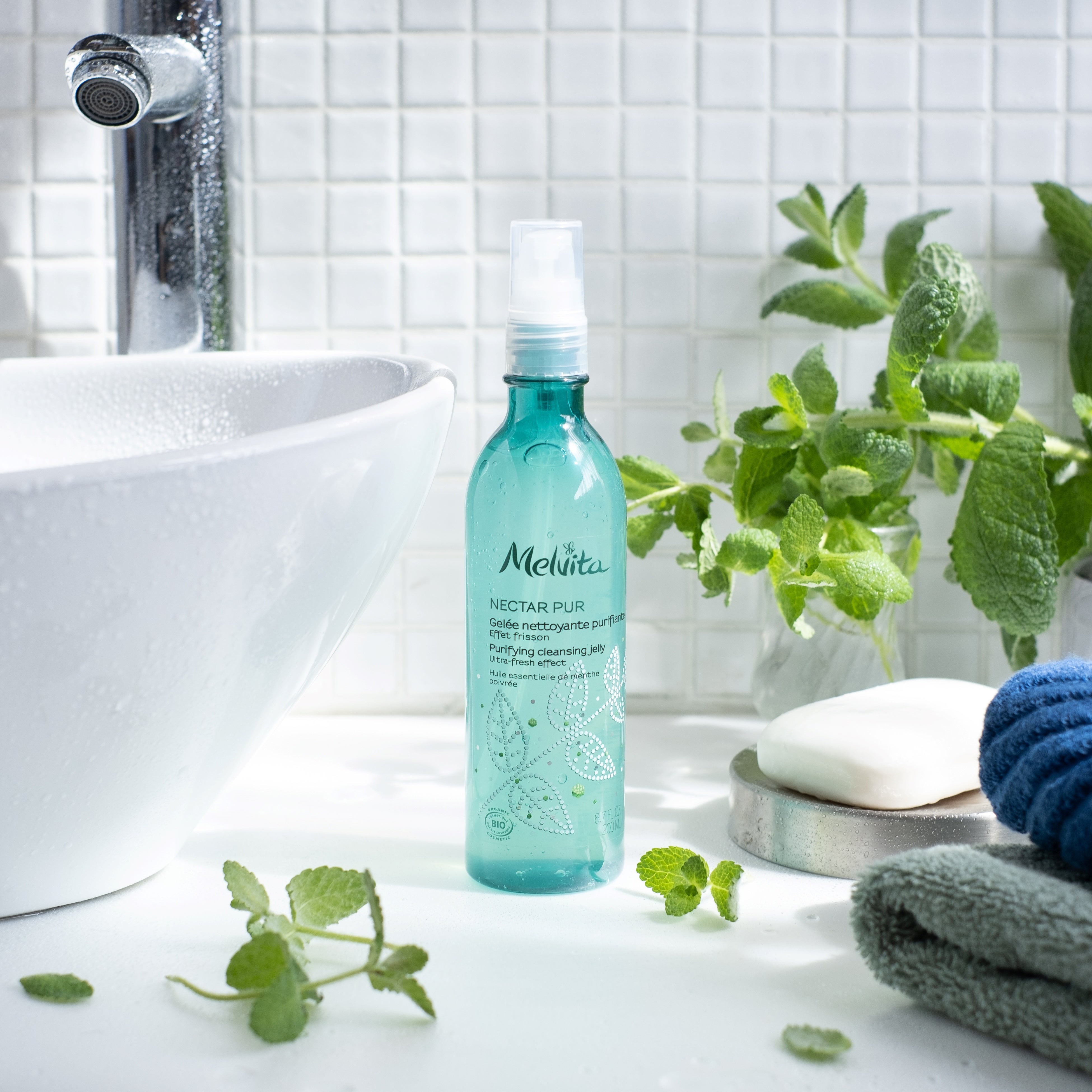 メルヴィータ 洗顔料 化粧水 美容液 肌も深呼吸。ミントの恵みを詰め込んだ、爽快毛穴洗顔、誕生。 | メル