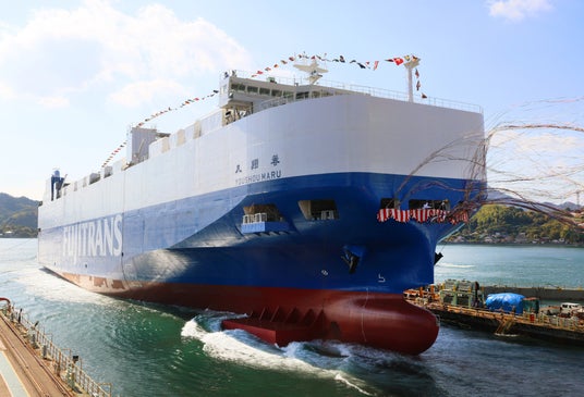 新造船「蓉翔丸」進水 新造船「蓉翔丸」進水